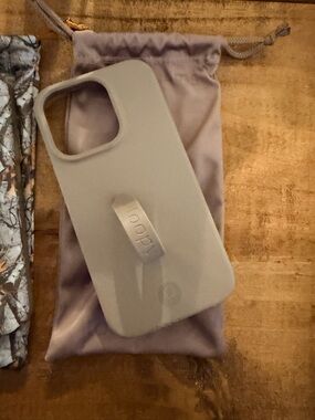 Loopy Case iPhone 15 Pro Light Brown Textured